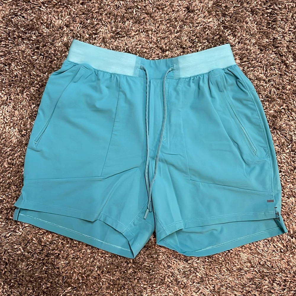 Lululemon License to Train 5” Linerless Shorts Medium